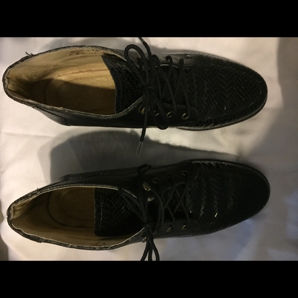 Black leather shoes - Picture 3 of 4